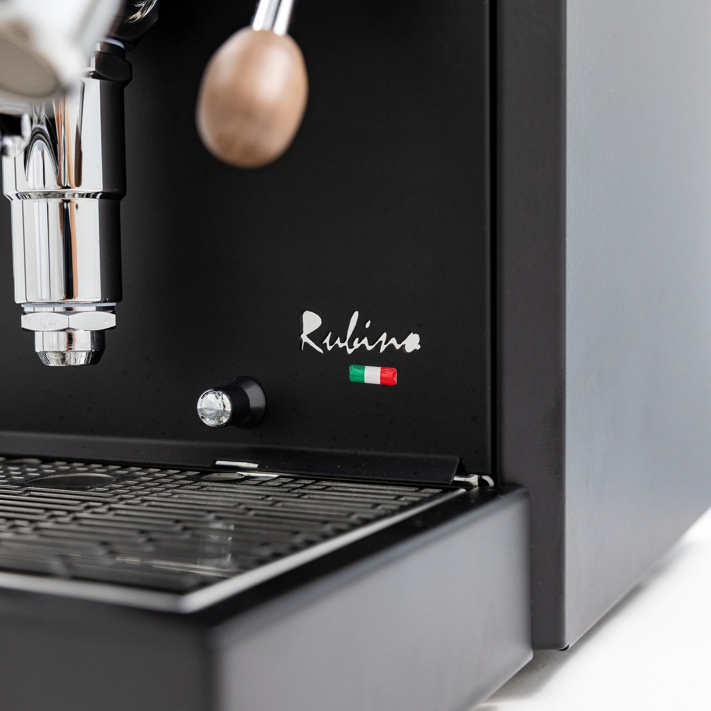 Quick Mill Rubino Schwarz Espresso Coffee Machine with Flick Levers